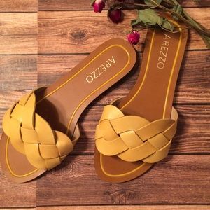 Arrezo Butterscotch Slide Sandals